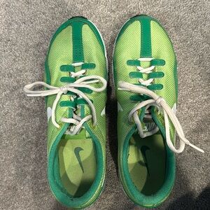 Nike dual fusion sneakers